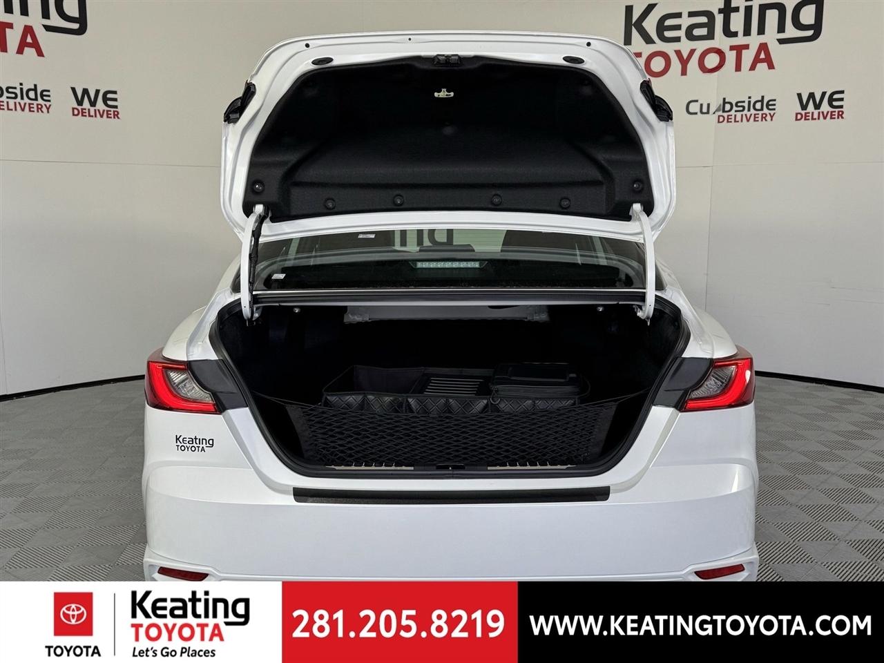 Toyota Camry Hybrid XLE 2026