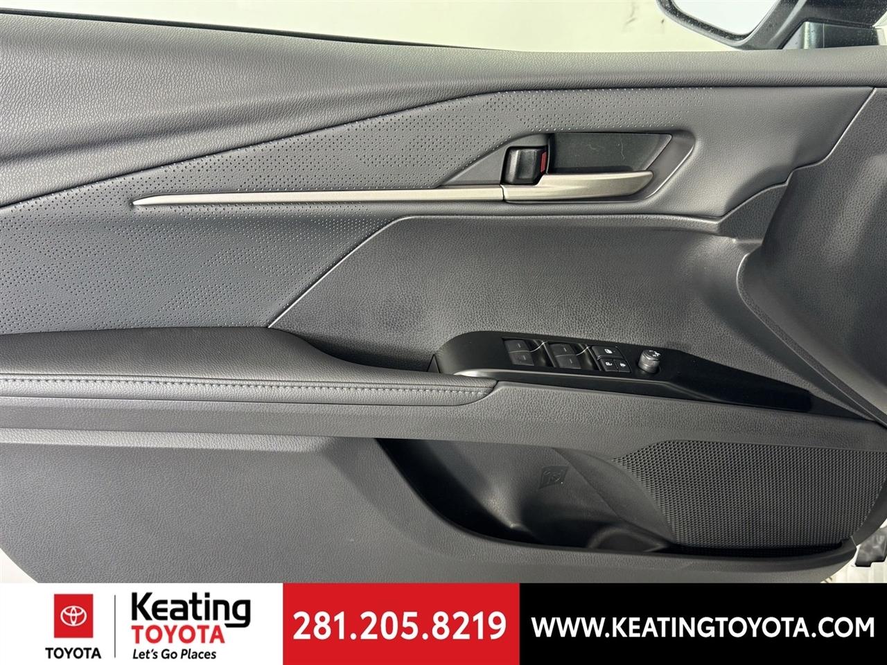 Toyota Camry Hybrid XLE 2026