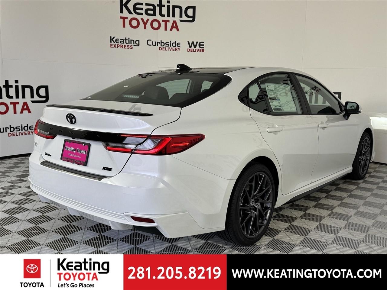 Toyota Camry Hybrid XLE 2026