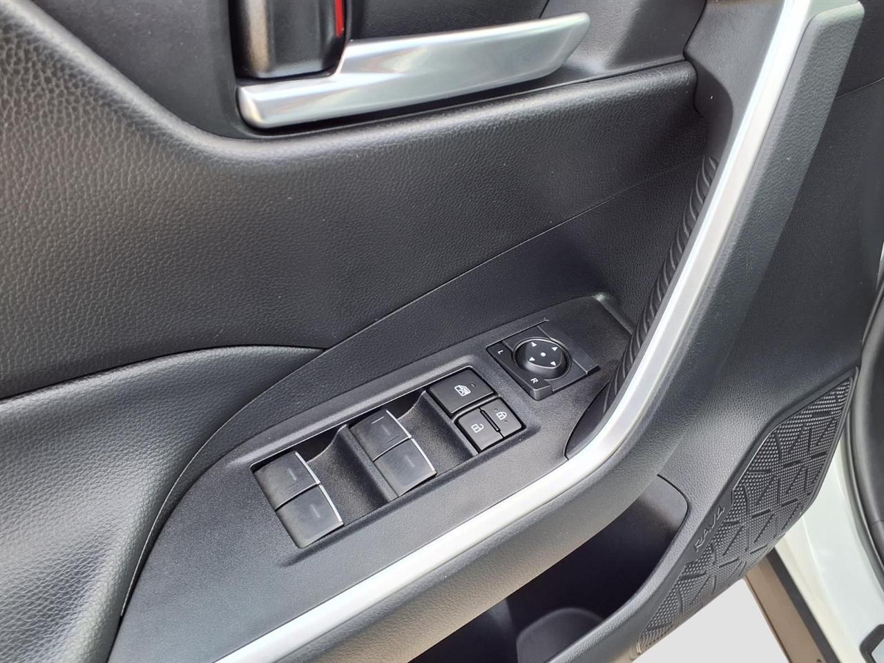 Toyota RAV4 Hybrid SE 2023