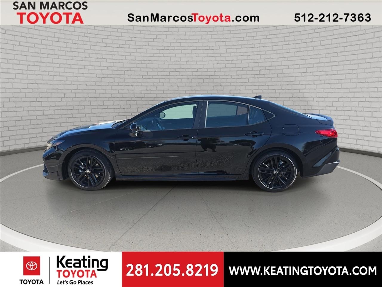 Toyota Camry Hybrid XLE 2026