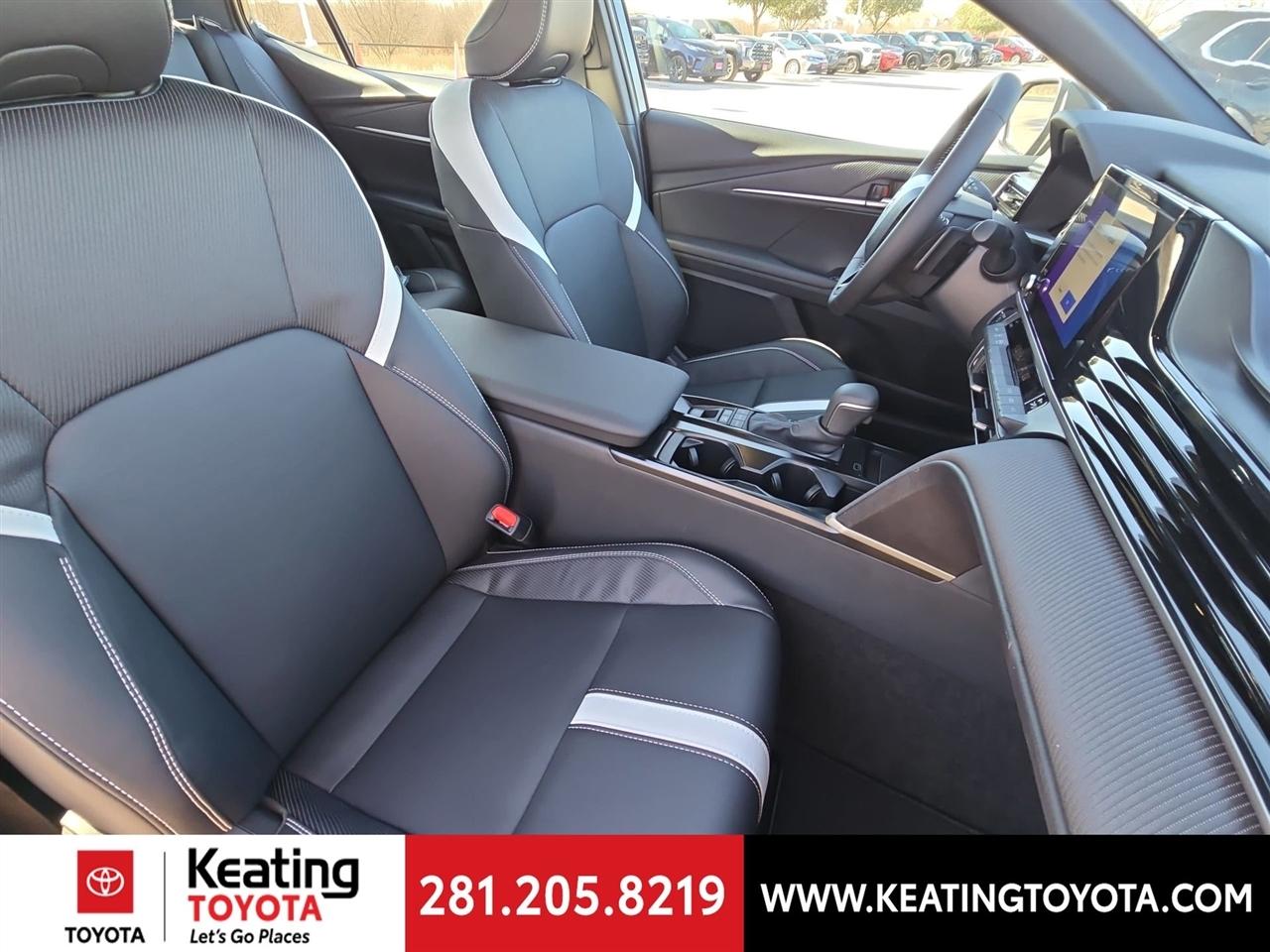 Toyota Camry Hybrid XLE 2026