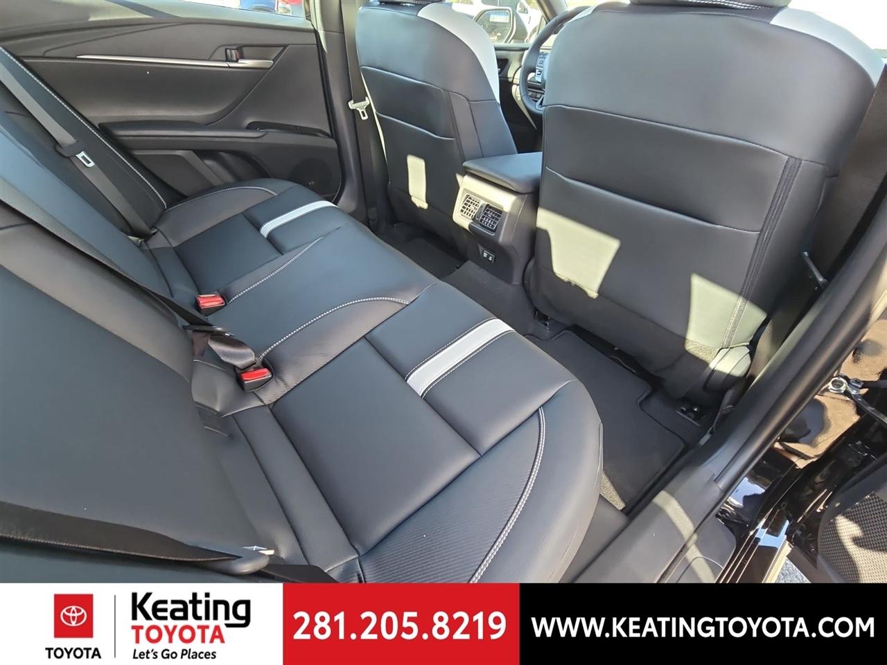 Toyota Camry Hybrid XLE 2026