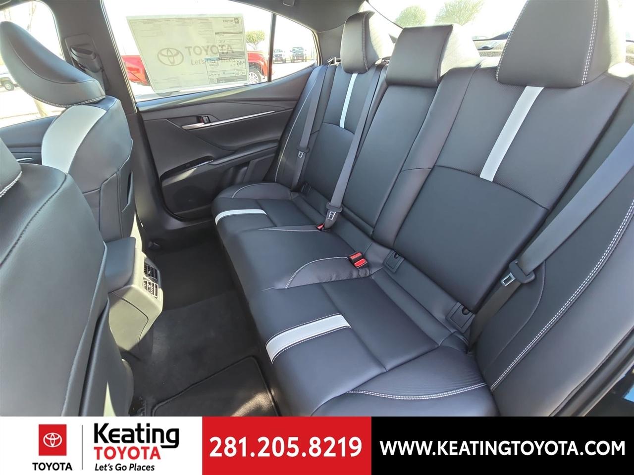 Toyota Camry Hybrid XLE 2026