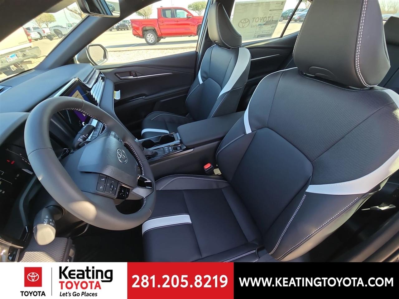 Toyota Camry Hybrid XLE 2026