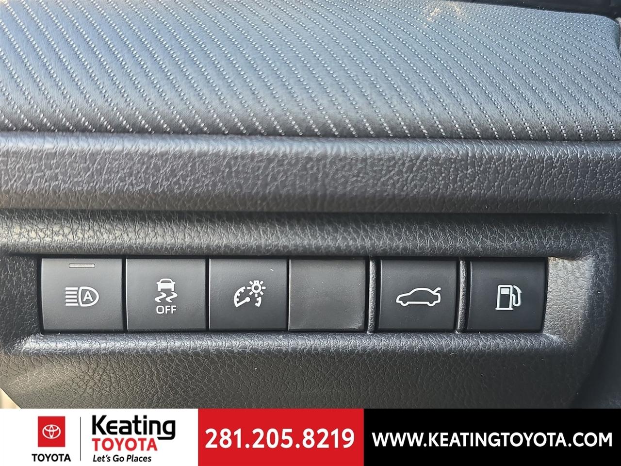 Toyota Camry Hybrid XLE 2026