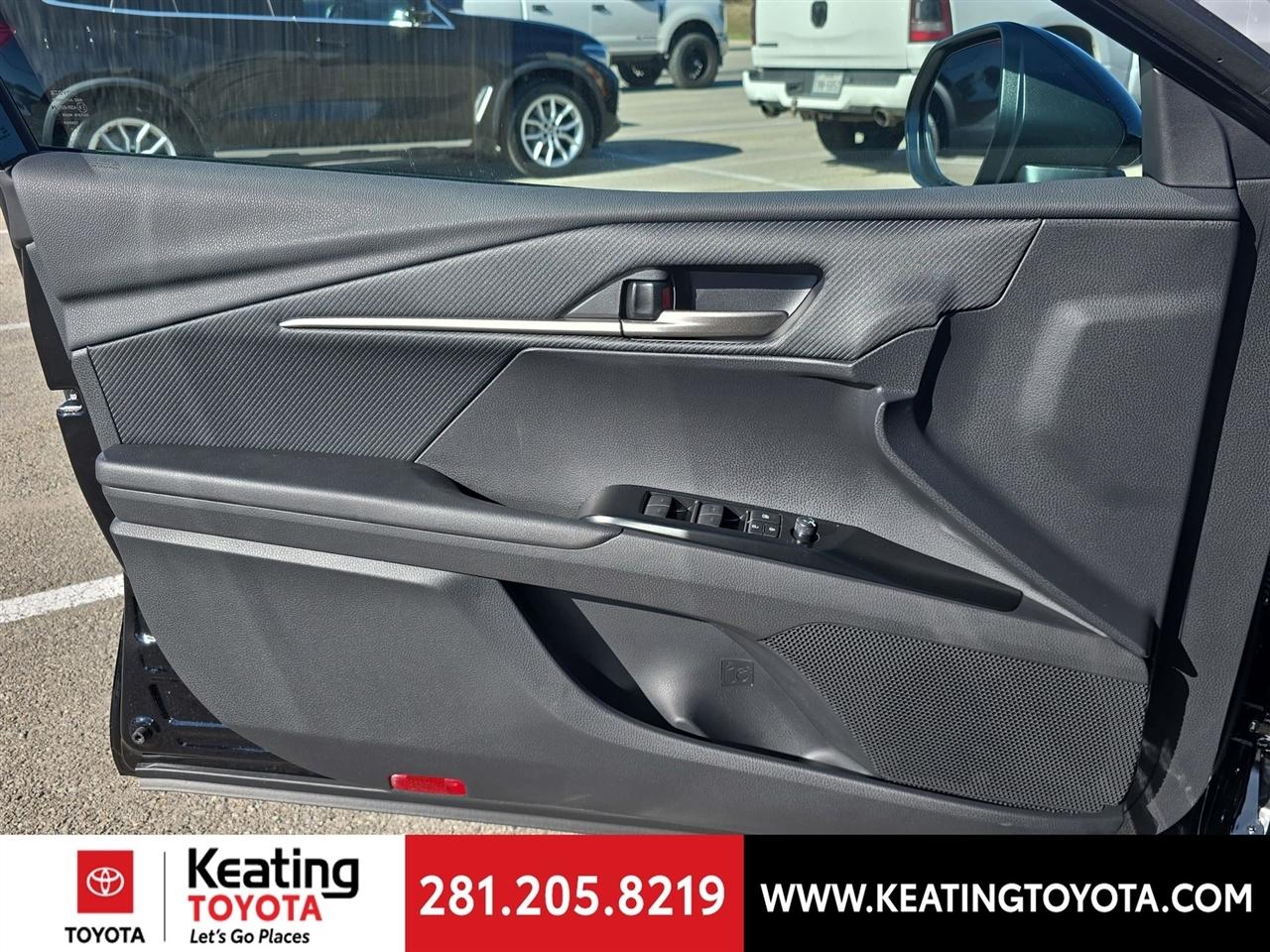 Toyota Camry Hybrid XLE 2026