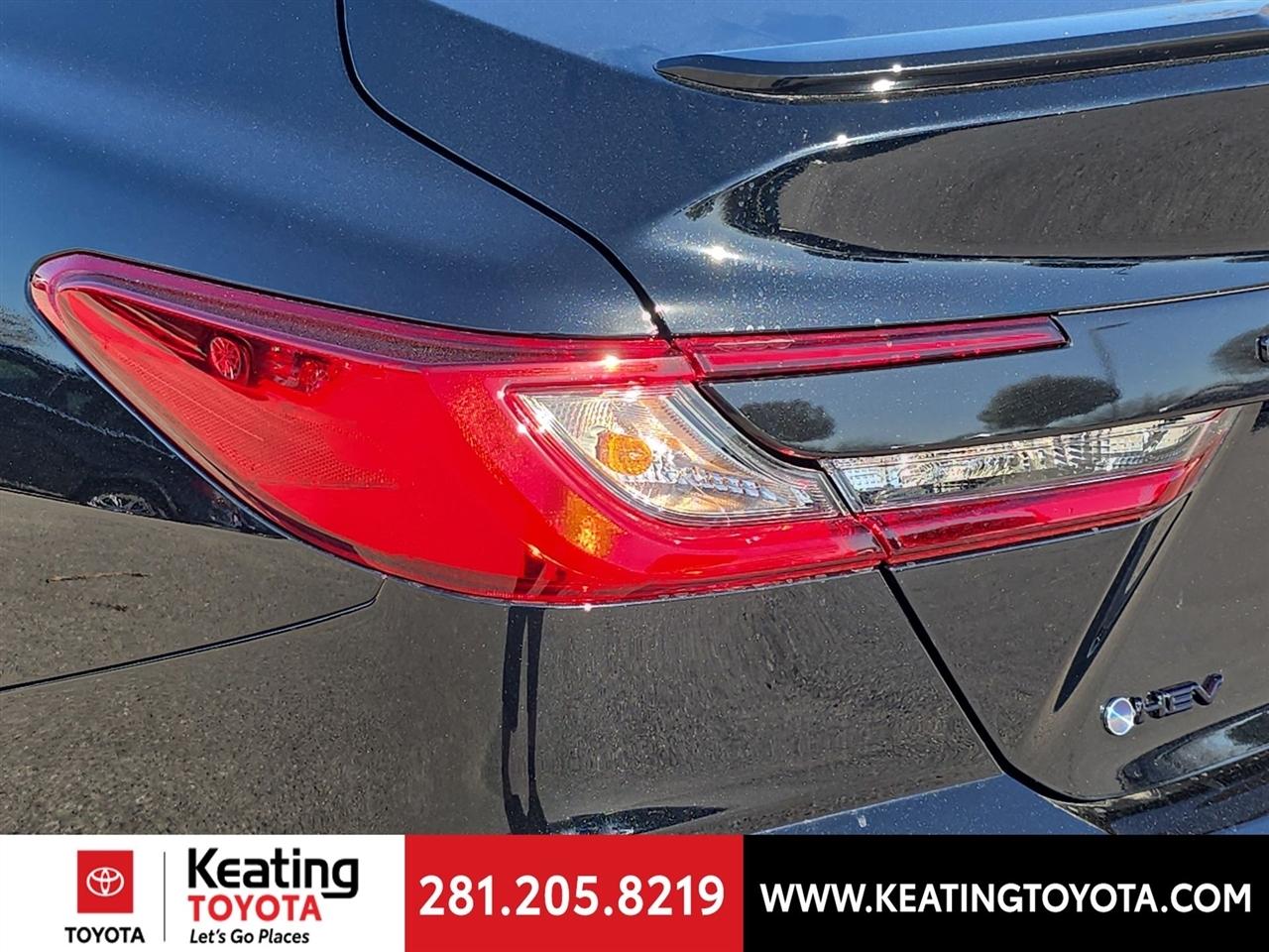 Toyota Camry Hybrid XLE 2026