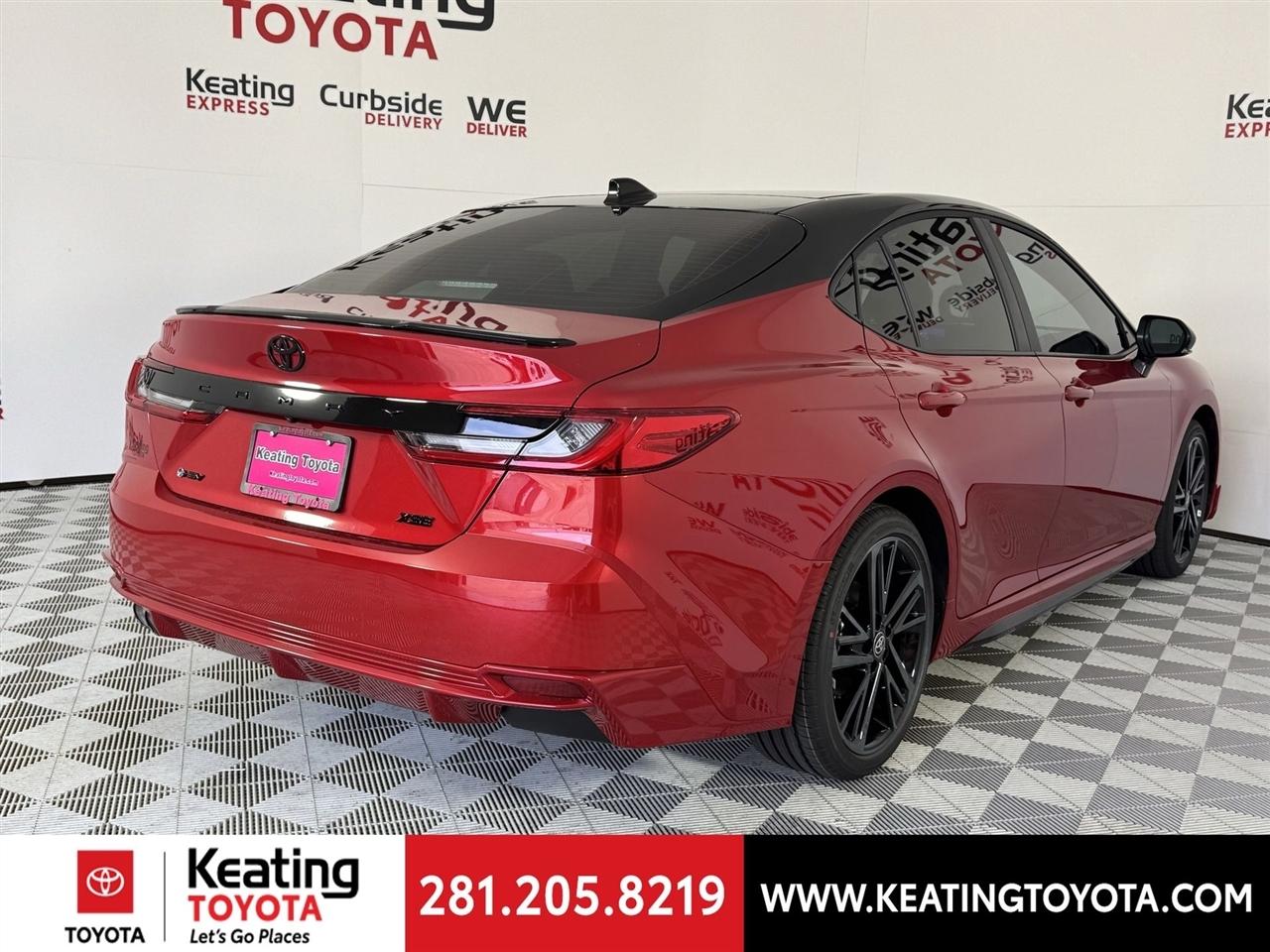 Toyota Camry Hybrid XLE 2026