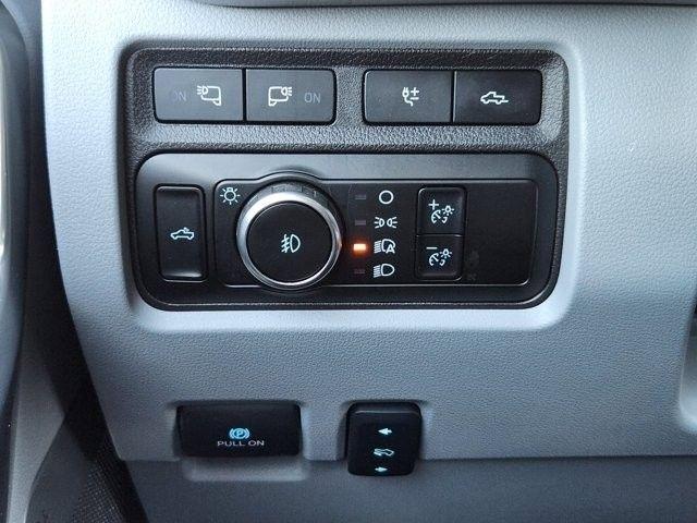 Ford F-450 SD XLT Crew Cab DRW 4WD 2024