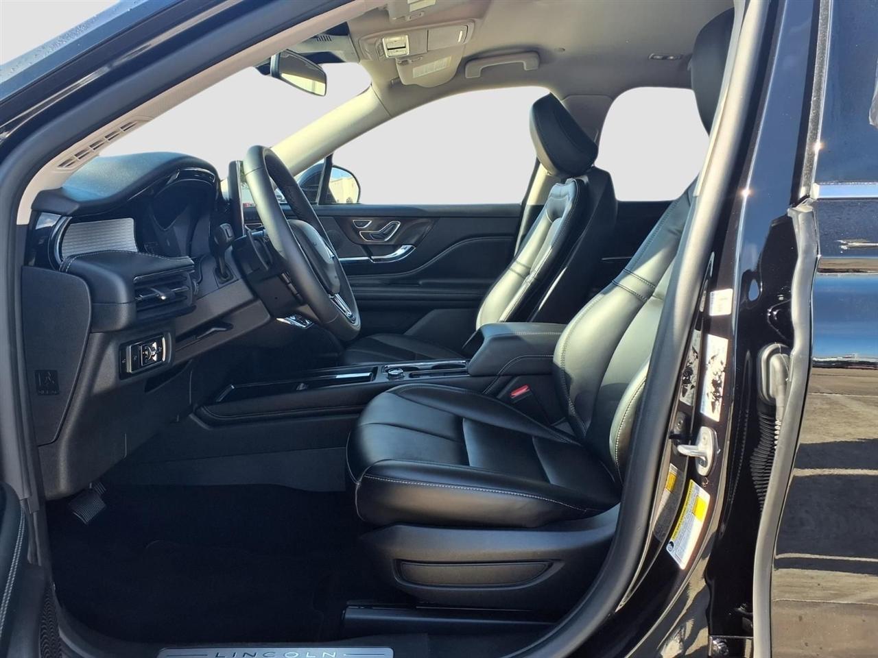 Lincoln Corsair Base 2023