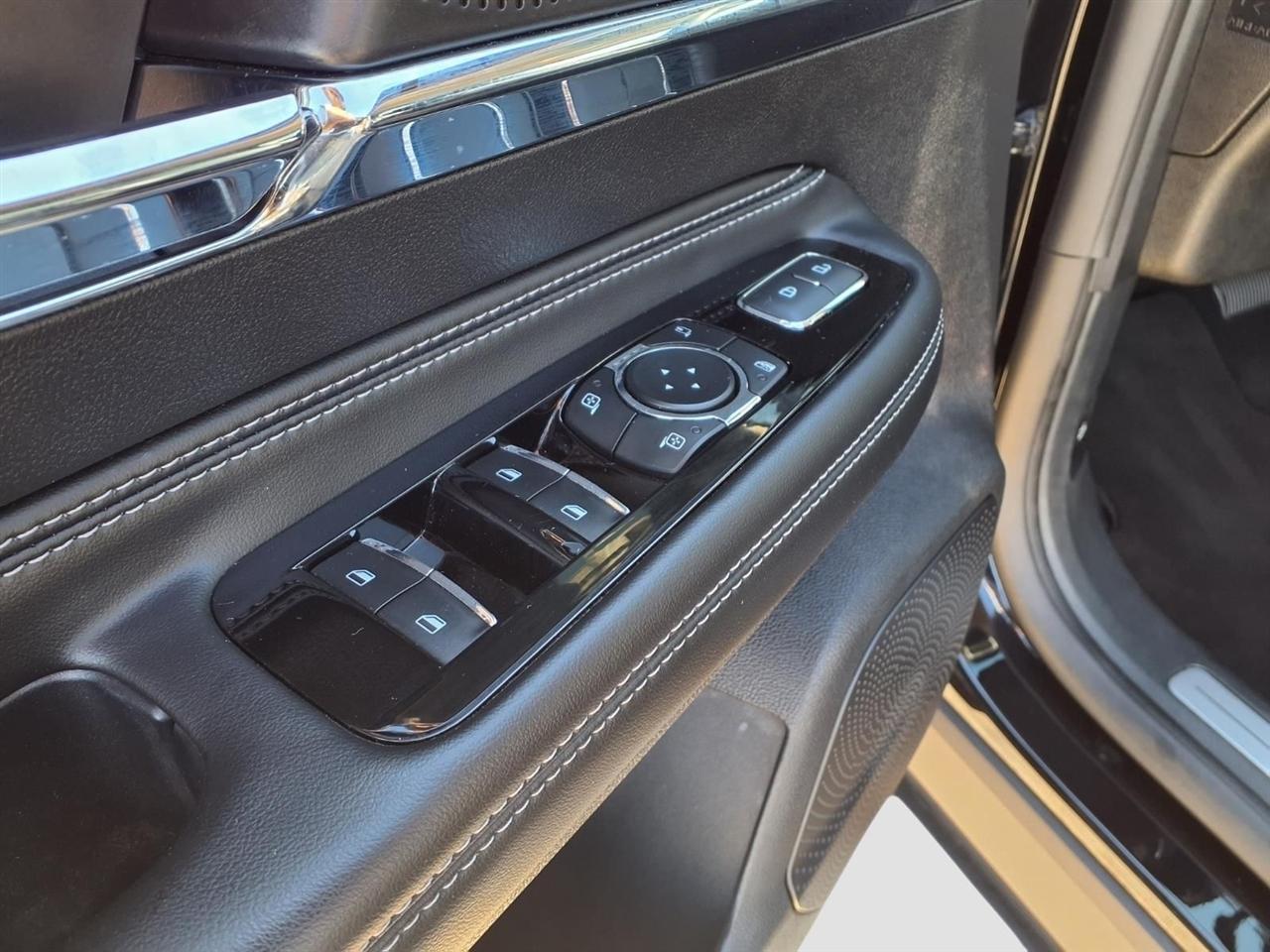 Lincoln Corsair Base 2023