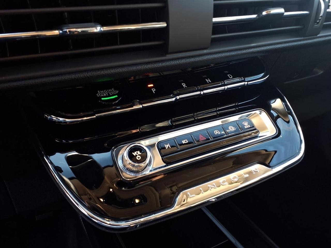 Lincoln Corsair Base 2023