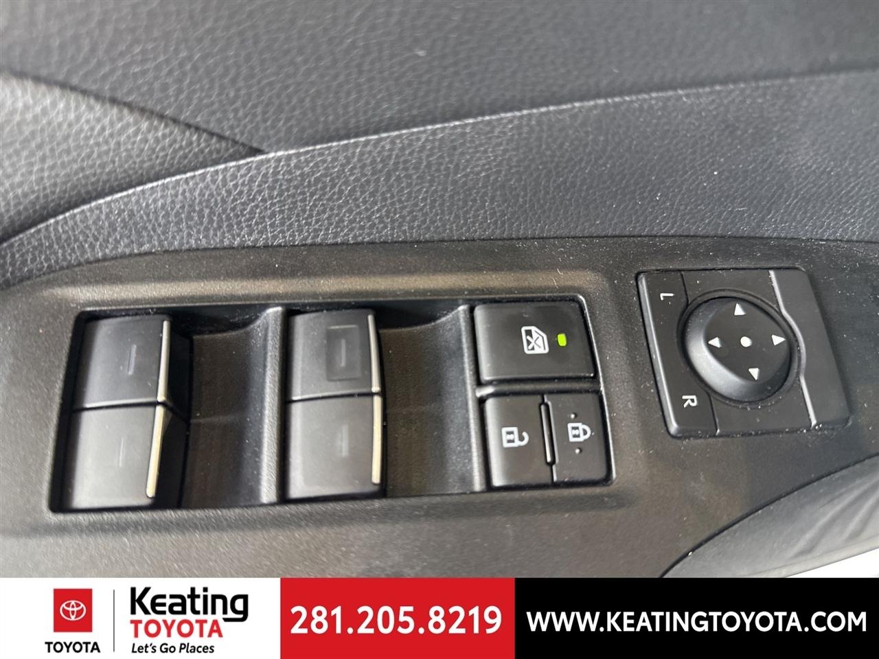 Toyota RAV4 XLE Premium 2025