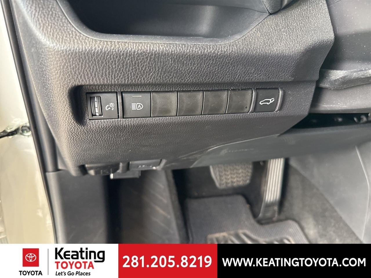 Toyota RAV4 XLE Premium 2025