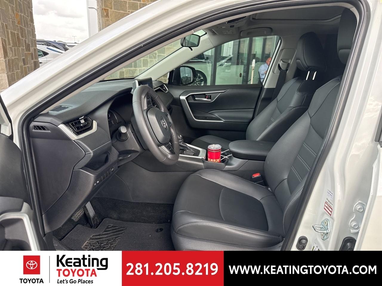 Toyota RAV4 XLE Premium 2025