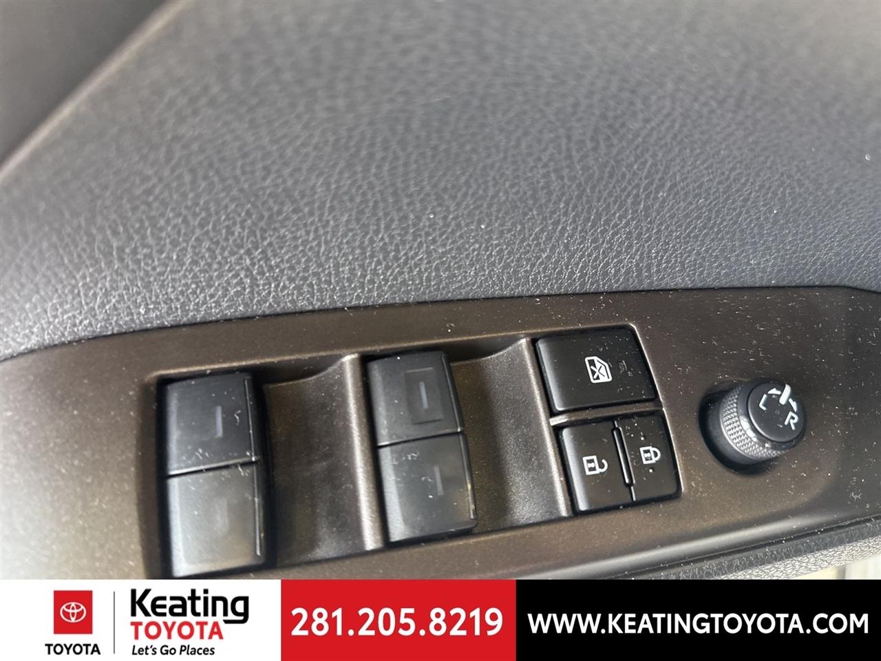 Toyota Camry SE 2024