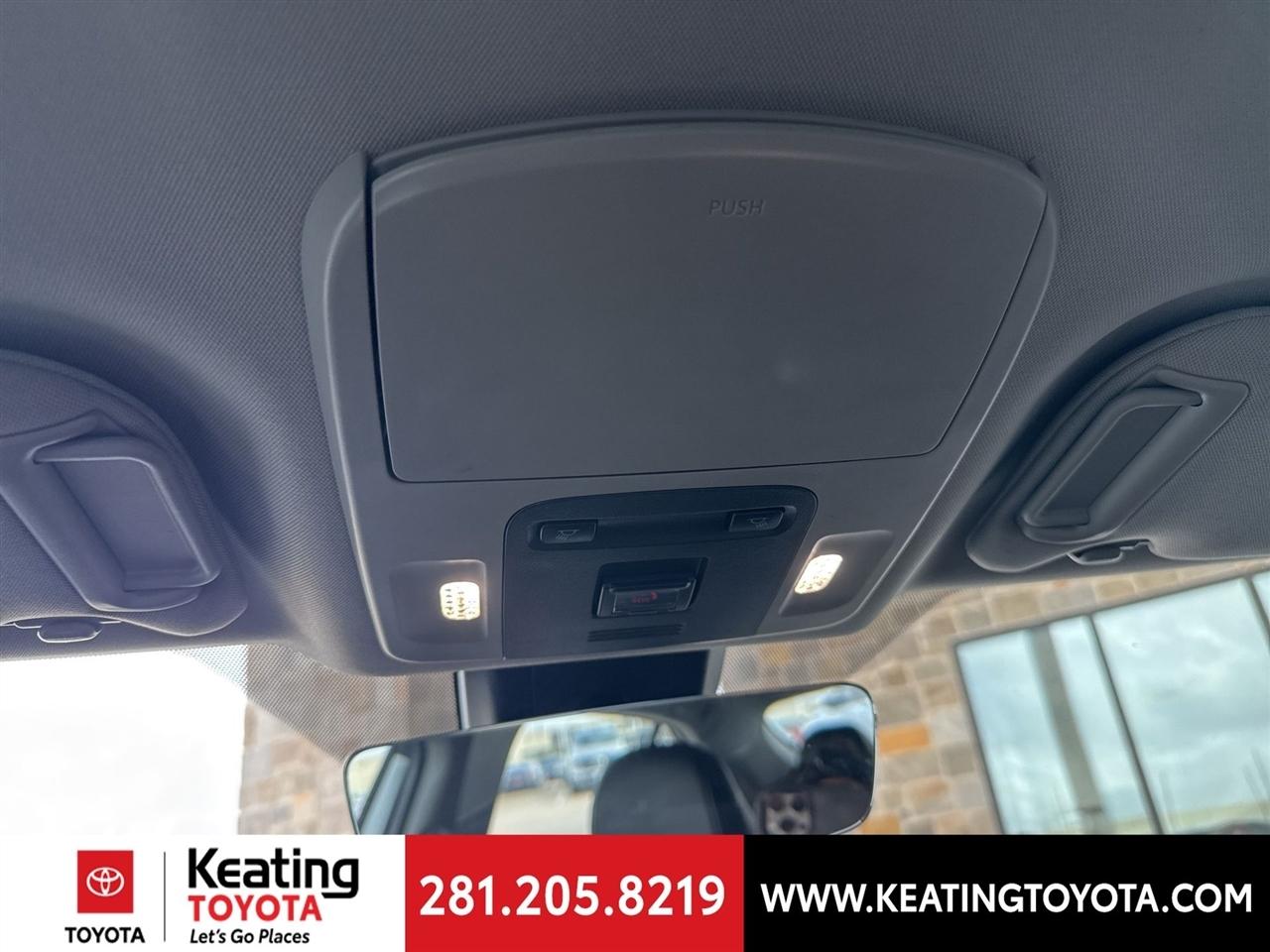 Toyota Camry SE 2024