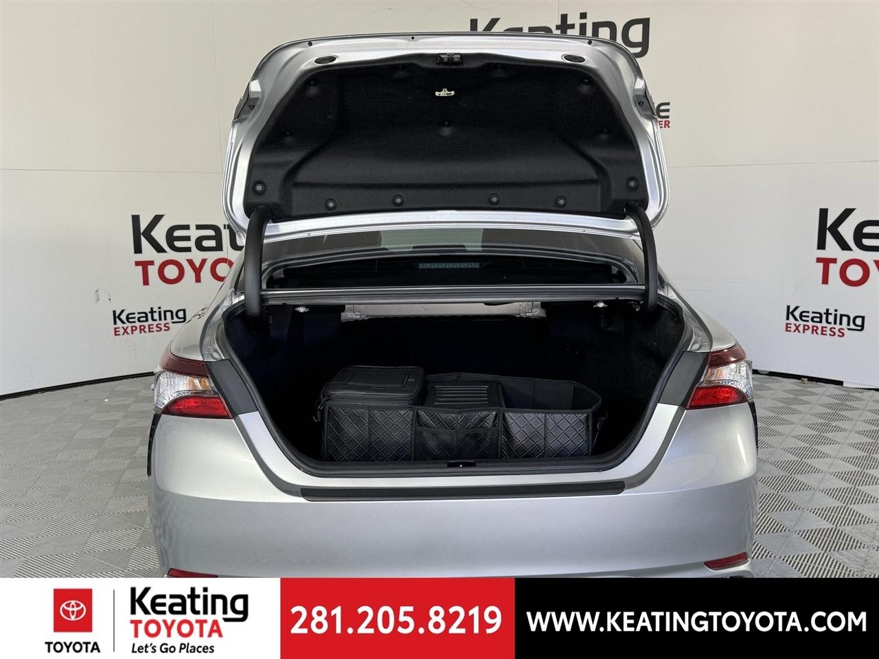 Toyota Camry SE 2024