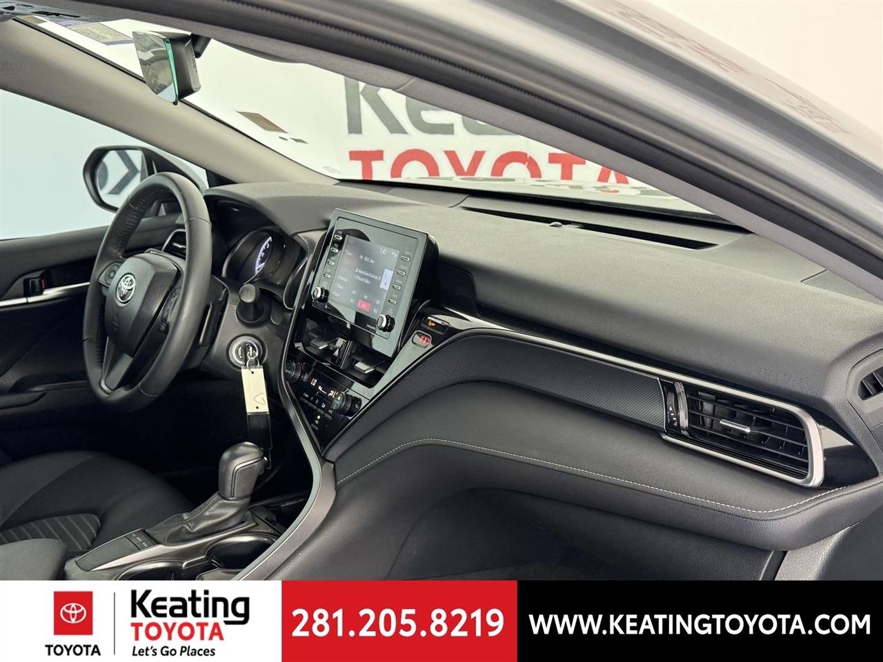 Toyota Camry SE 2024