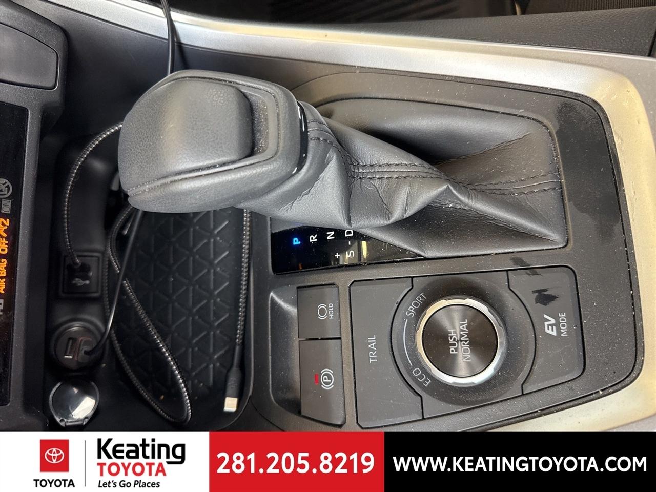 Toyota RAV4 Hybrid XLE 2025