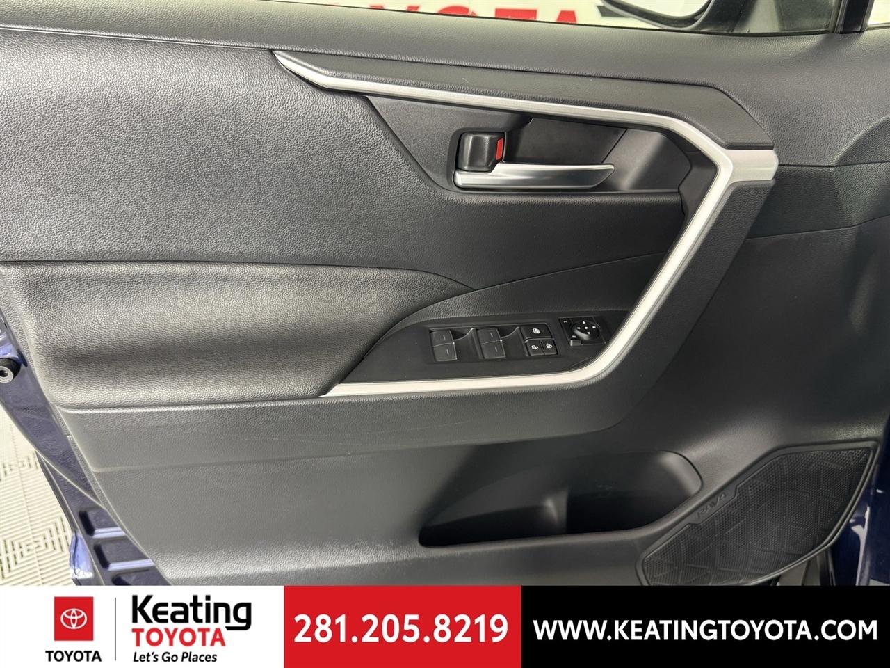 Toyota RAV4 Hybrid XLE 2025