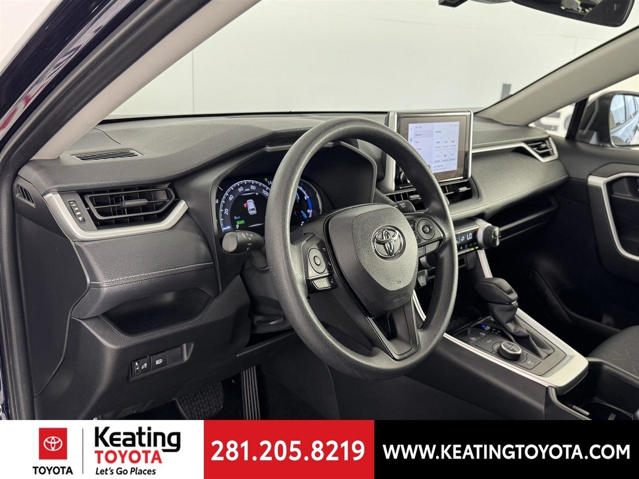 Toyota RAV4 Hybrid XLE 2025