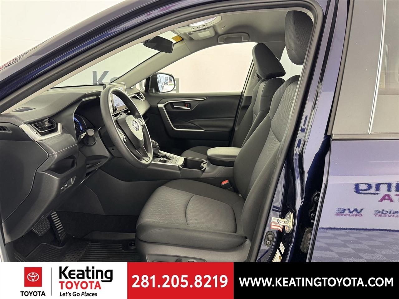 Toyota RAV4 Hybrid XLE 2025