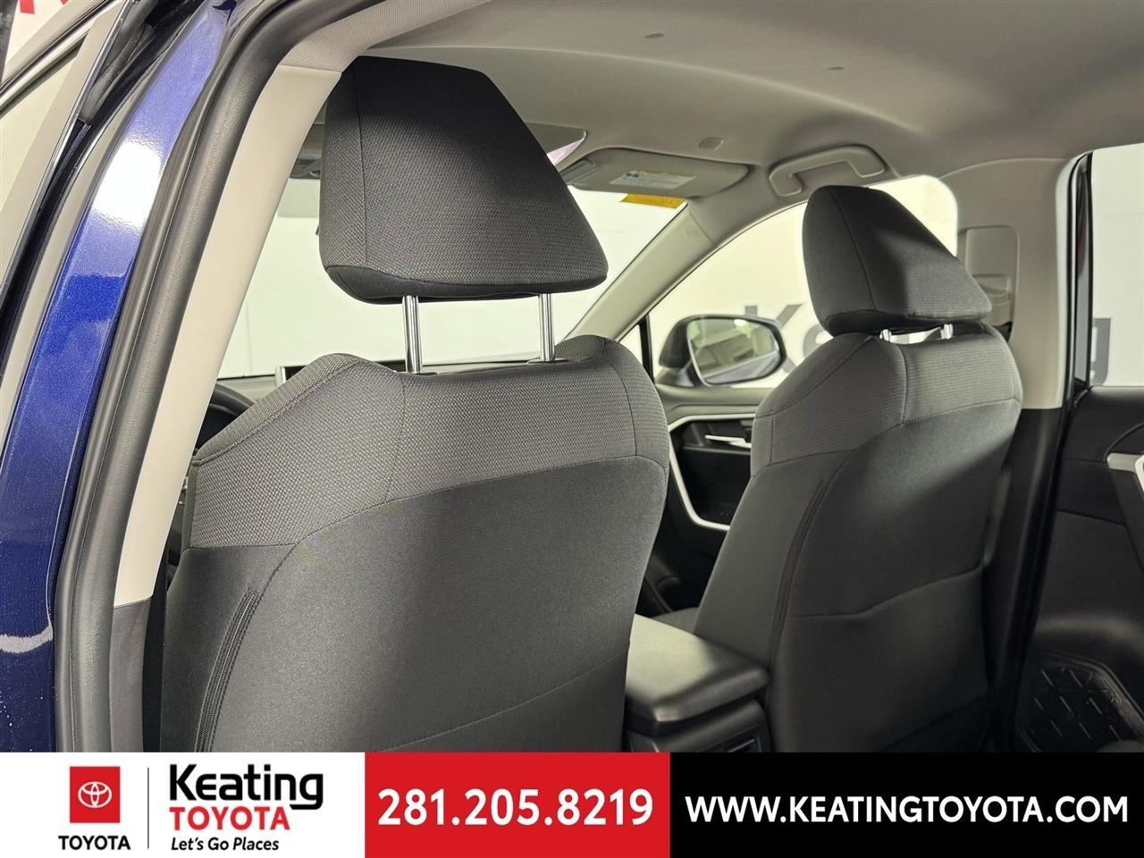 Toyota RAV4 Hybrid XLE 2025