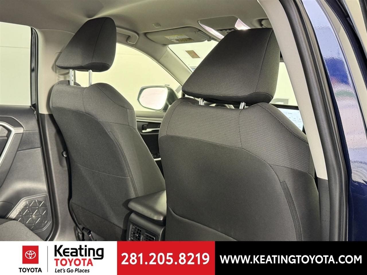 Toyota RAV4 Hybrid XLE 2025