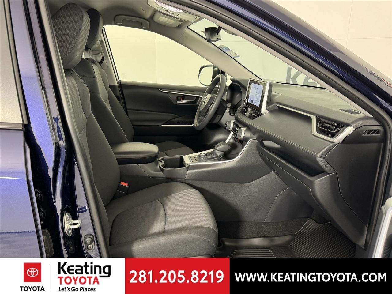 Toyota RAV4 Hybrid XLE 2025