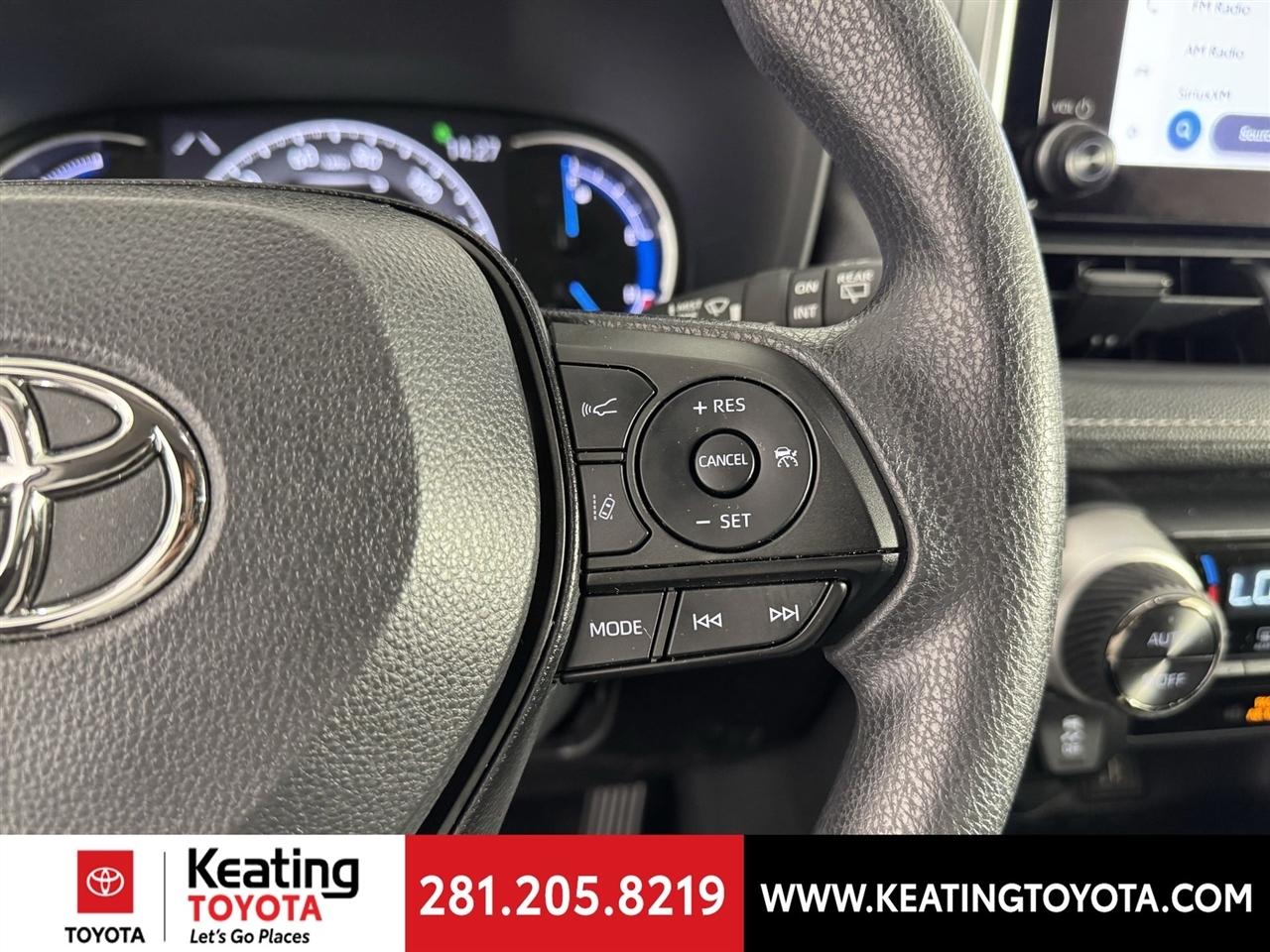 Toyota RAV4 Hybrid XLE 2025