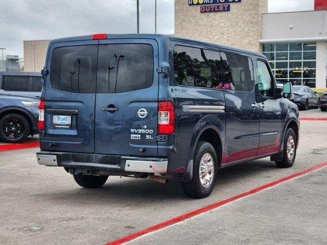 Nissan NV Passenger 3500 SL V8 2014