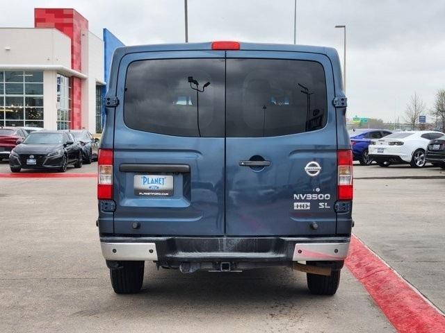 Nissan NV Passenger 3500 SL V8 2014