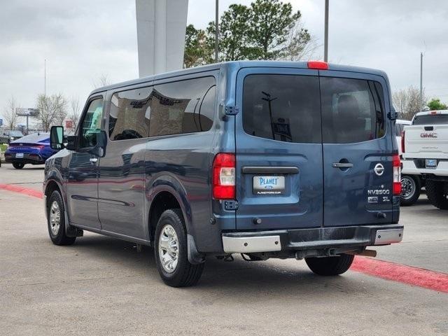 Nissan NV Passenger 3500 SL V8 2014