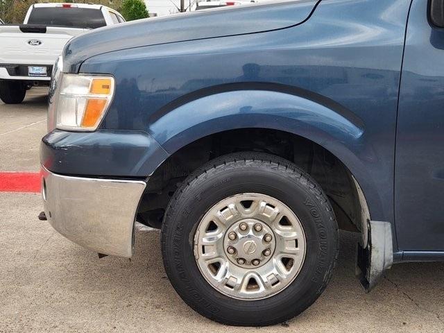 Nissan NV Passenger 3500 SL V8 2014