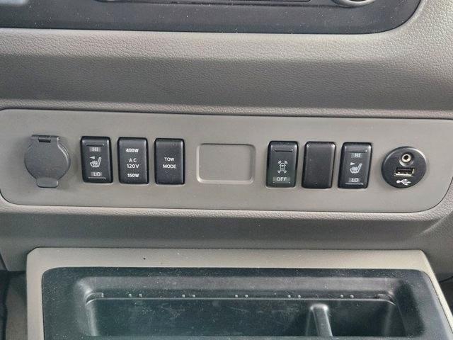 Nissan NV Passenger 3500 SL V8 2014