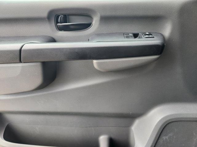 Nissan NV Passenger 3500 SL V8 2014