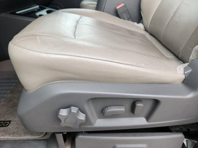 Nissan NV Passenger 3500 SL V8 2014