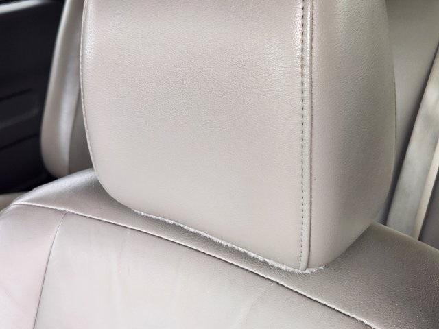 Nissan NV Passenger 3500 SL V8 2014