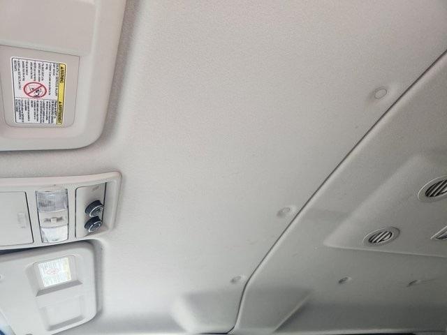 Nissan NV Passenger 3500 SL V8 2014