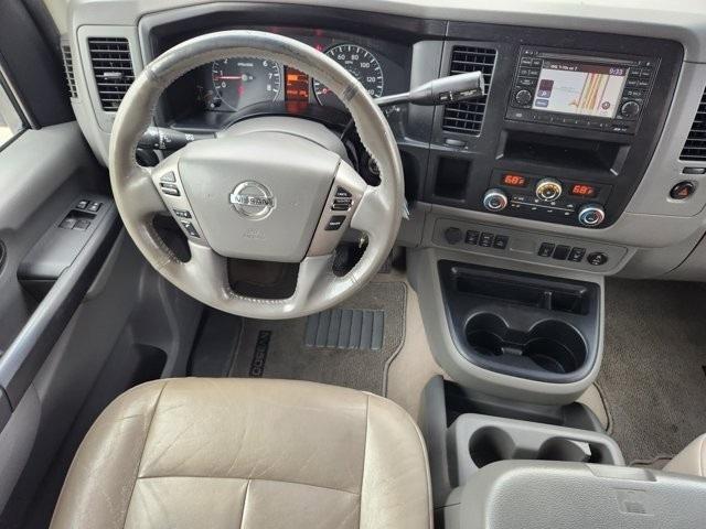 Nissan NV Passenger 3500 SL V8 2014