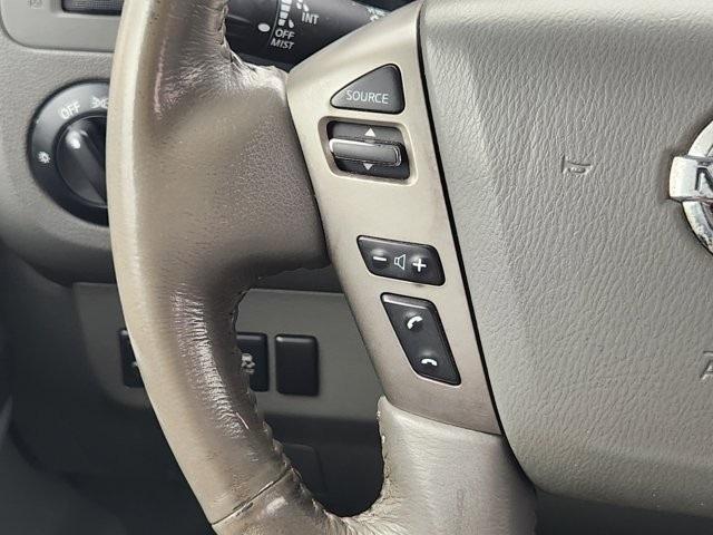 Nissan NV Passenger 3500 SL V8 2014