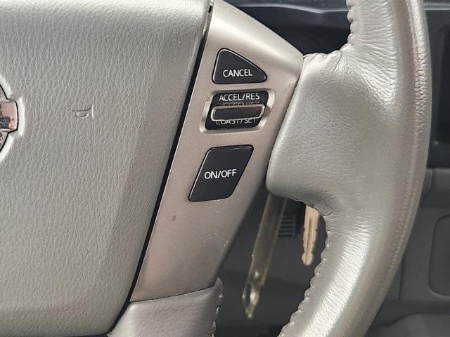 Nissan NV Passenger 3500 SL V8 2014