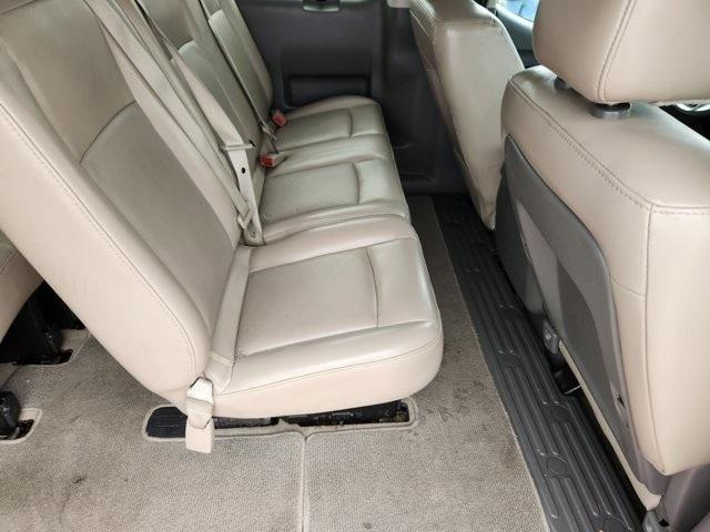 Nissan NV Passenger 3500 SL V8 2014