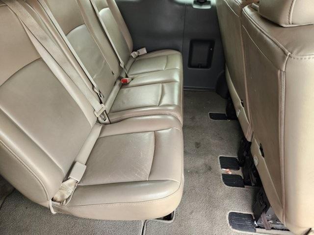 Nissan NV Passenger 3500 SL V8 2014