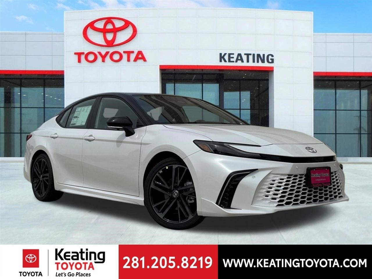 Toyota Camry Hybrid XLE 2026