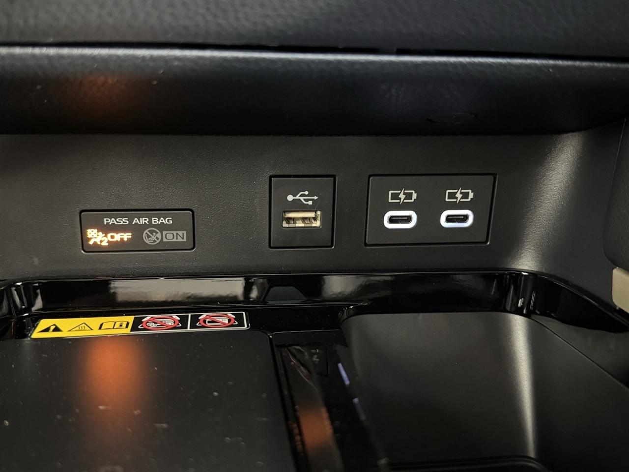 Toyota Camry Hybrid XLE 2026