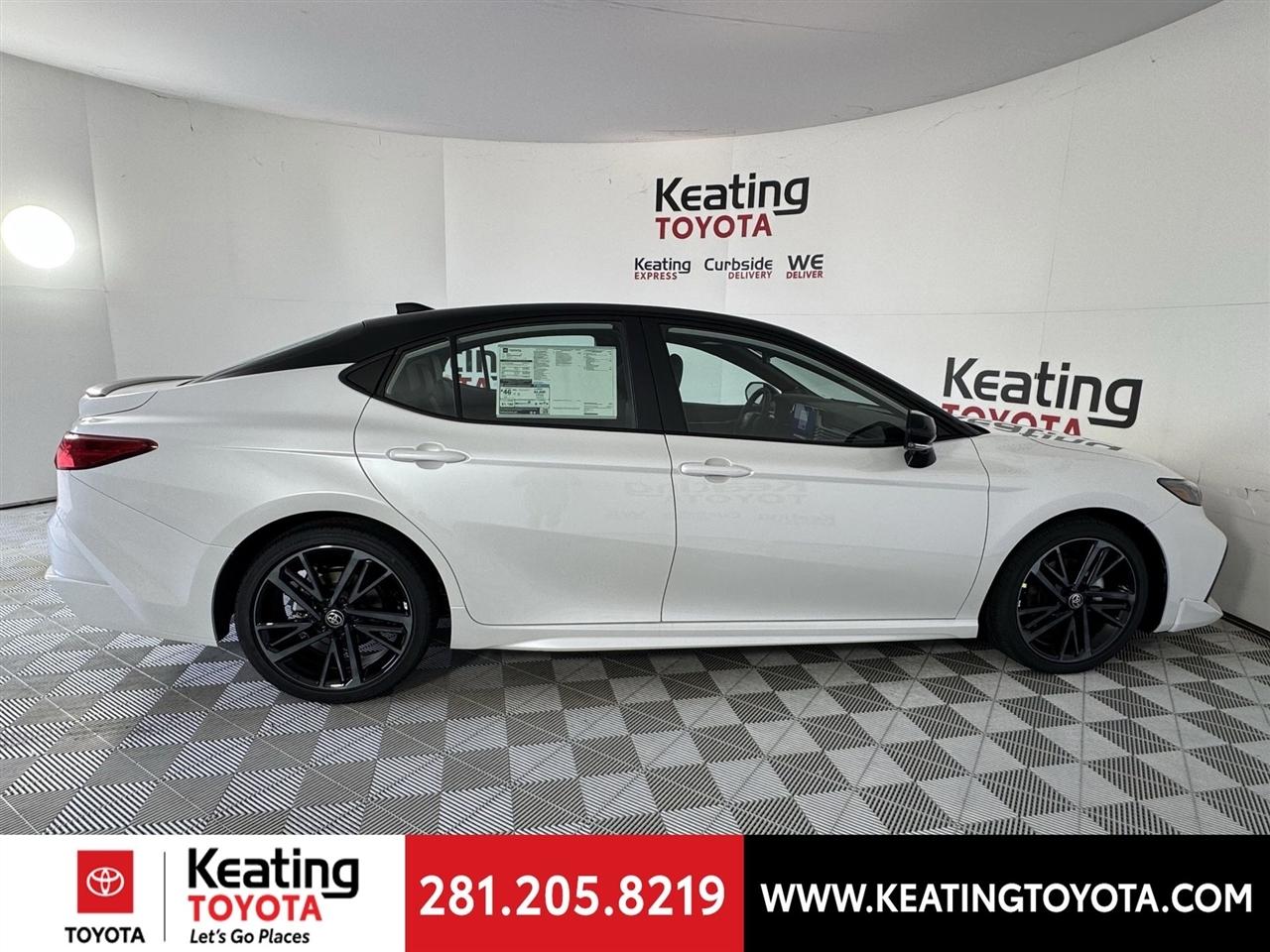 Toyota Camry Hybrid XLE 2026