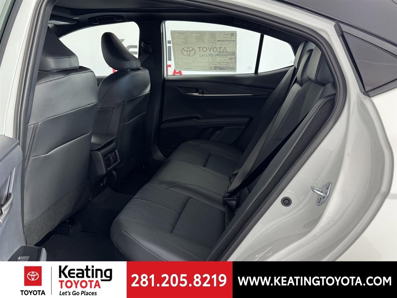 Toyota Camry Hybrid XLE 2026